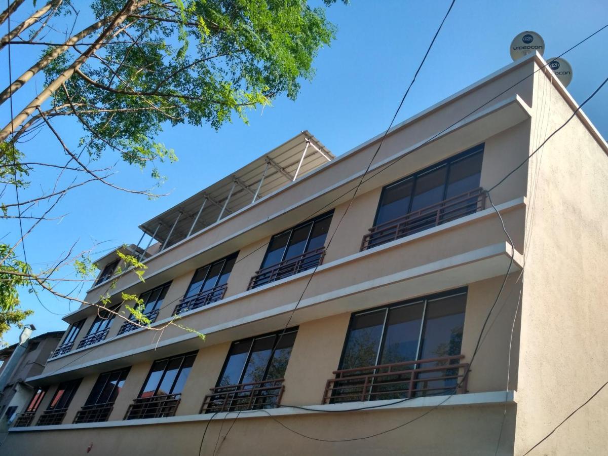 Hotel Rajendra Chinchani Exterior foto